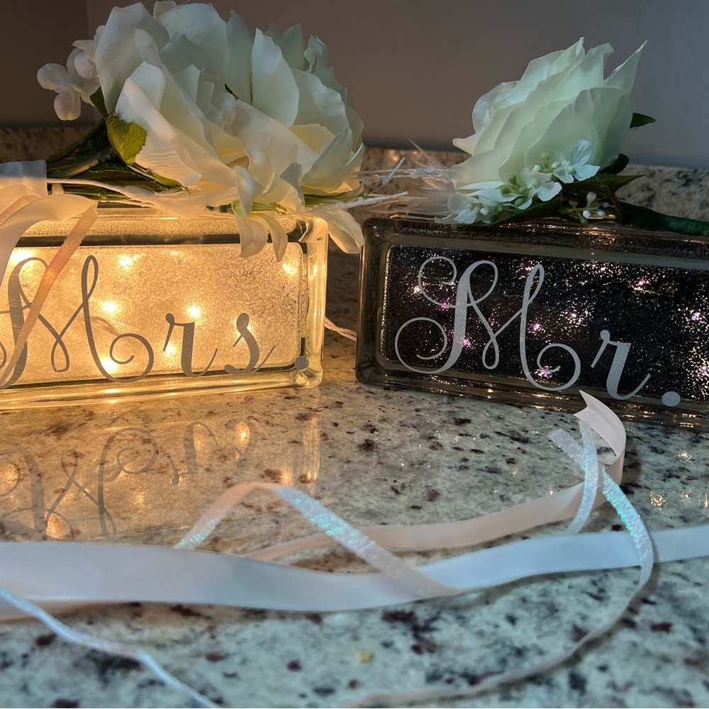 👰‍♀️🤵Custom Mr. Mrs. Lighted Glass Cubes